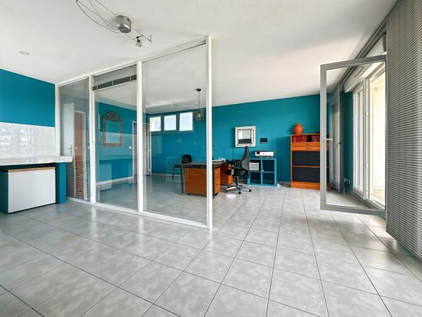 À vendre MARSEILLE 13013  appartement T3 lou local professionnel Saint-Mitre, à deux pas de Château-Gombert  garage double en enfilade