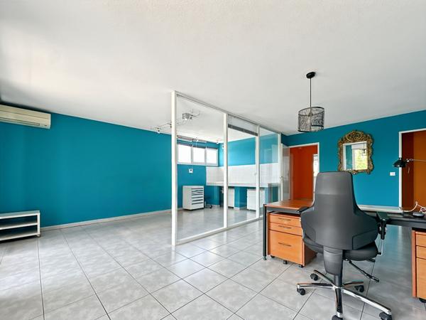 À vendre MARSEILLE 13013  appartement T3 lou local professionnel Saint-Mitre, à deux pas de Château-Gombert  garage double en enfilade