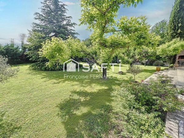 Villa T5 avec Parc de 3500 m² et piscine