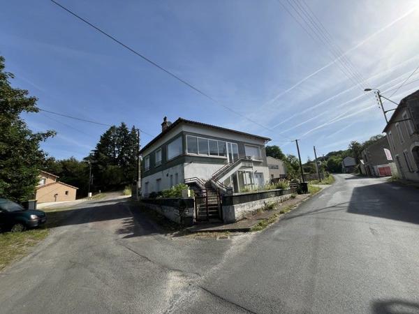 Appartement à louer 540 € CC JAVERLHAC ET LA CHAPELLE ST ROBERT 3 p 73 m² DPE E