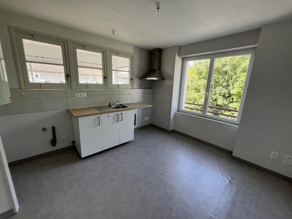 Appartement à louer 540 € CC JAVERLHAC ET LA CHAPELLE ST ROBERT 3 p 73 m² DPE E