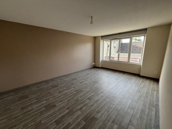 Appartement à louer 540 € CC JAVERLHAC ET LA CHAPELLE ST ROBERT 3 p 73 m² DPE E