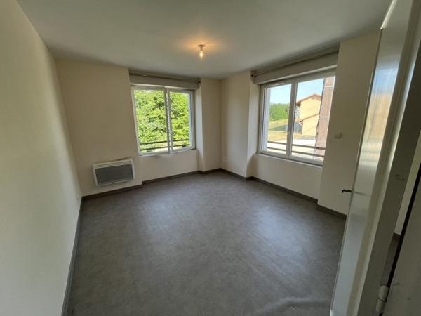 Appartement à louer 540 € CC JAVERLHAC ET LA CHAPELLE ST ROBERT 3 p 73 m² DPE E