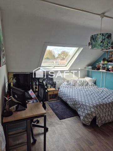 Semi mitoyenne  - 4 chambres , garage