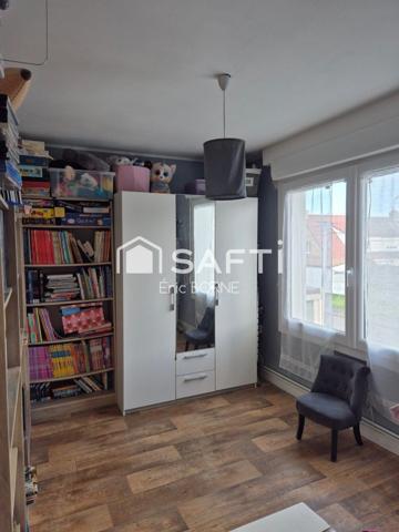 Semi mitoyenne  - 4 chambres , garage