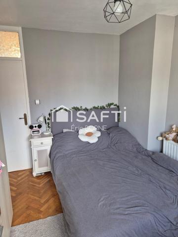 Semi mitoyenne  - 4 chambres , garage