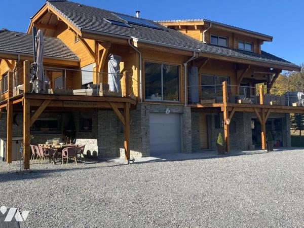 Vente Grand Chalet Récent à Montclar