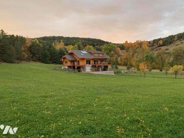 Vente Grand Chalet Récent à Montclar