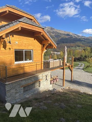 Vente Grand Chalet Récent à Montclar