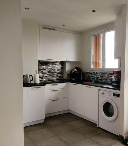 2 pièces avec balcon filant , Résidence de standing à la Campagne à Paris