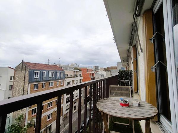 2 pièces avec balcon filant , Résidence de standing à la Campagne à Paris