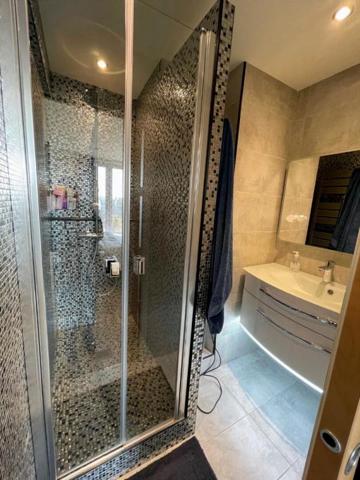 2 pièces avec balcon filant , Résidence de standing à la Campagne à Paris