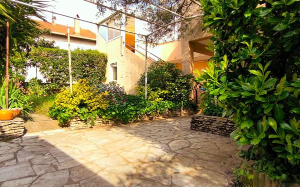 Maison à vendre    6 pièces • 160 m2 Nîmes