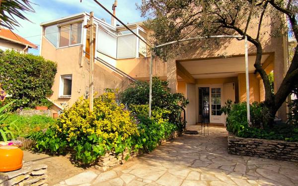 Maison à vendre    6 pièces • 160 m2 Nîmes