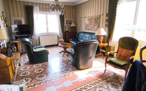 Maison à vendre    6 pièces • 160 m2 Nîmes