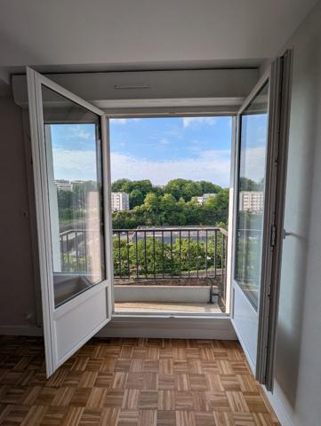 Appartement T4 rénové avec balcon et vue dégagée - 2 CHAMBRES