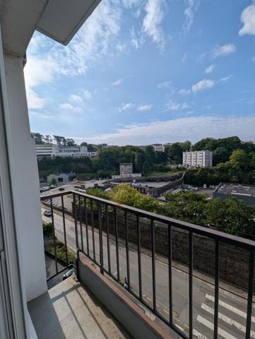 Appartement T4 rénové avec balcon et vue dégagée - 2 CHAMBRES