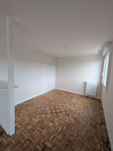 Appartement T4 rénové avec balcon et vue dégagée - 2 CHAMBRES