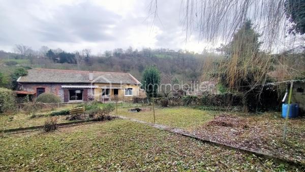 KAWECKI Stéphane vous propose à régny cette maison de 171 m2 habitable sur son terrain de 3300 m2. 

Offrant, grande pièce de vie, cuisine, 4 chambres, salle d'eau, wc, dépendance, garage.
Toîture suivie
