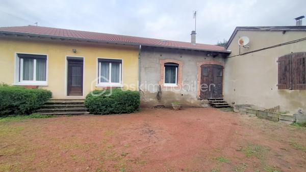 KAWECKI Stéphane vous propose à régny cette maison de 171 m2 habitable sur son terrain de 3300 m2. 

Offrant, grande pièce de vie, cuisine, 4 chambres, salle d'eau, wc, dépendance, garage.
Toîture suivie