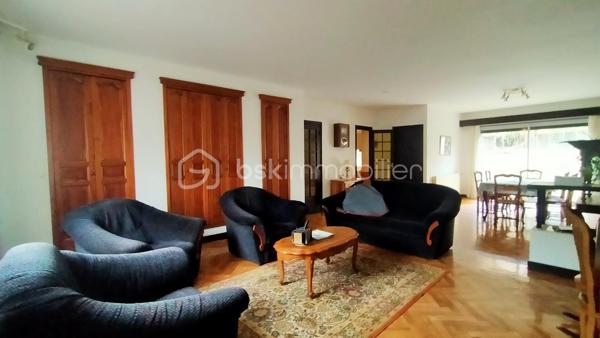KAWECKI Stéphane vous propose à régny cette maison de 171 m2 habitable sur son terrain de 3300 m2. 

Offrant, grande pièce de vie, cuisine, 4 chambres, salle d'eau, wc, dépendance, garage.
Toîture suivie