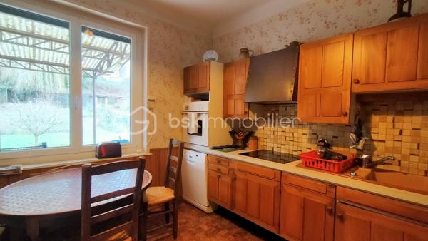 KAWECKI Stéphane vous propose à régny cette maison de 171 m2 habitable sur son terrain de 3300 m2. 

Offrant, grande pièce de vie, cuisine, 4 chambres, salle d'eau, wc, dépendance, garage.
Toîture suivie