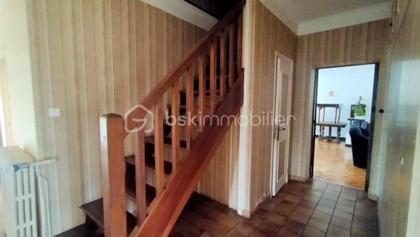 KAWECKI Stéphane vous propose à régny cette maison de 171 m2 habitable sur son terrain de 3300 m2. 

Offrant, grande pièce de vie, cuisine, 4 chambres, salle d'eau, wc, dépendance, garage.
Toîture suivie