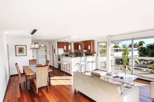 Bel appartement vue mer au dernier étage quartier Rostagne