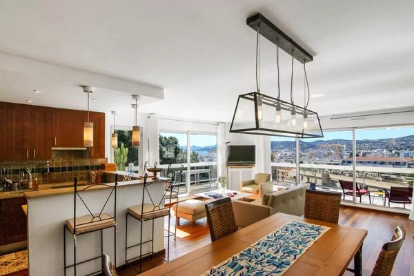 Bel appartement vue mer au dernier étage quartier Rostagne