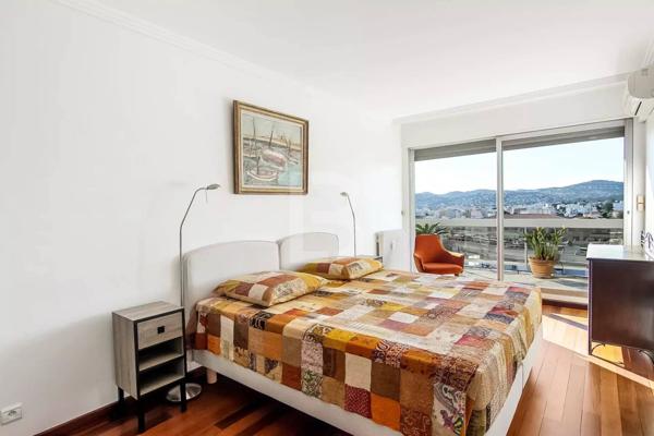 Bel appartement vue mer au dernier étage quartier Rostagne