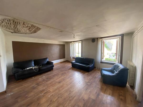 Immeuble - Commerce - 2 Appart - Garage