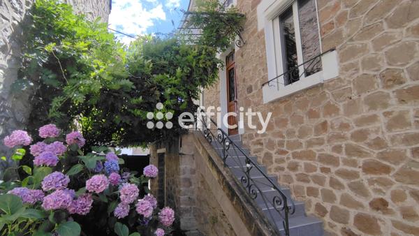 Maison
         7 pièces
        - 135 m² 298 000 € *