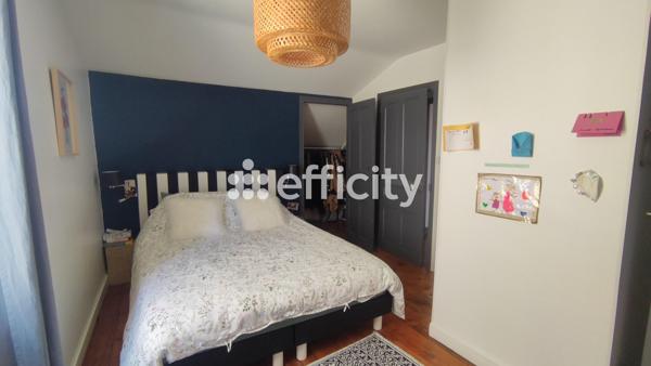 Maison
         7 pièces
        - 135 m² 298 000 € *