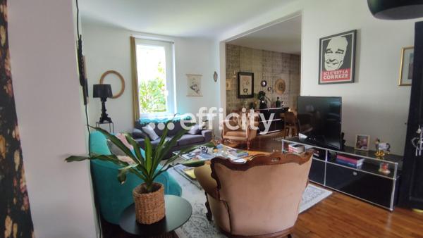 Maison
         7 pièces
        - 135 m² 298 000 € *