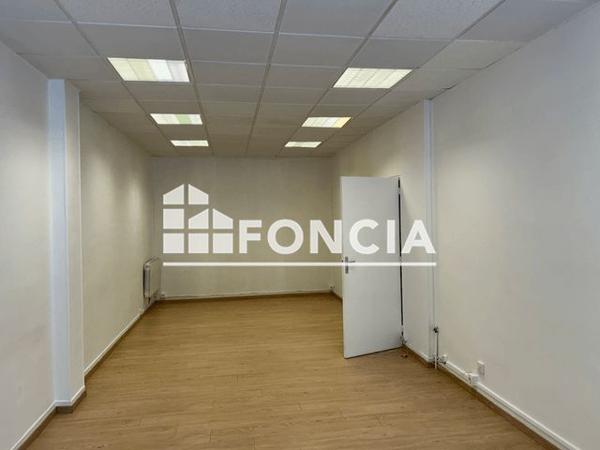 Location Local commercial 3 pièces 39 m² - 61/67 RUE AUX OURS Rouen 76000