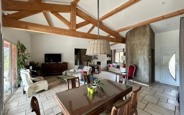 Maison à vendre    5 pièces • 155 m2 Poussan