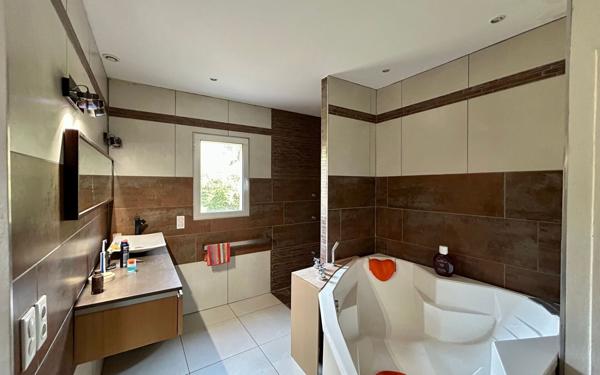 Maison à vendre    5 pièces • 155 m2 Poussan