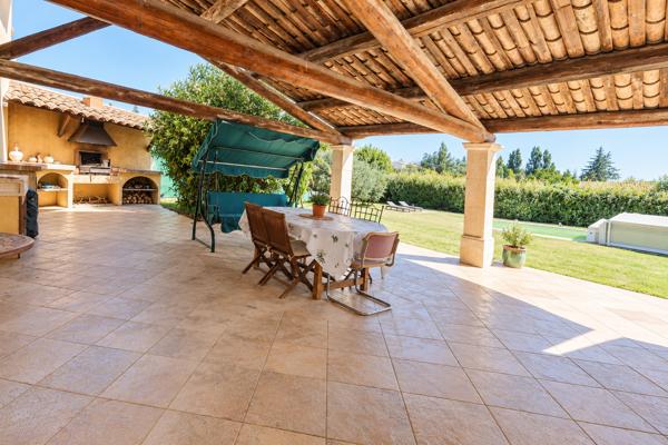 Bastide provençale avec piscine et dépendances - Pierrevert - Réf. 541 A