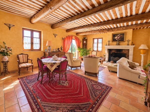 Bastide provençale avec piscine et dépendances - Pierrevert - Réf. 541 A