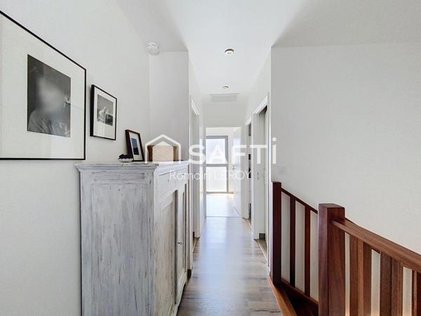Maison contemporaine avec piscine, aucun travaux à prévoir : un vrai coup de cœur !