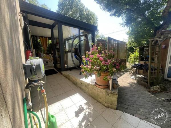 Maison de type F4 sur 2 niveaux sur terrain arboré