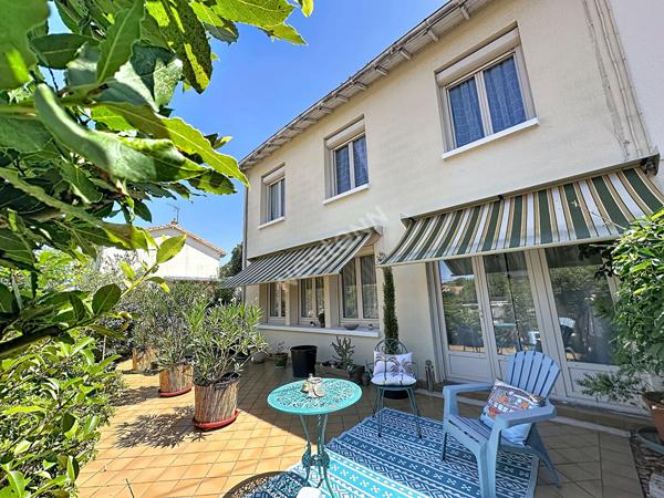 Maison familiale pleine de charme avec véranda, jardin intimiste sans vis-à-vis et grand garage double de plus de 40 m²