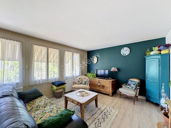 Maison familiale pleine de charme avec véranda, jardin intimiste sans vis-à-vis et grand garage double de plus de 40 m²