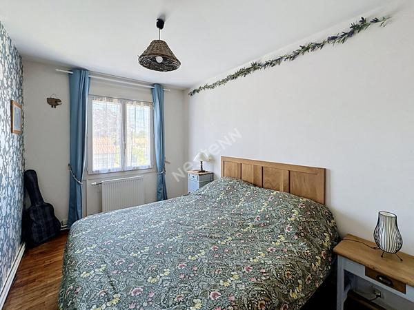 Maison familiale pleine de charme avec véranda, jardin intimiste sans vis-à-vis et grand garage double de plus de 40 m²