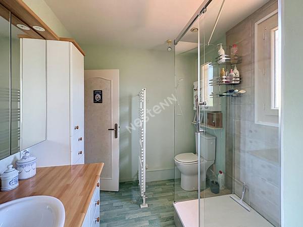 Maison familiale pleine de charme avec véranda, jardin intimiste sans vis-à-vis et grand garage double de plus de 40 m²