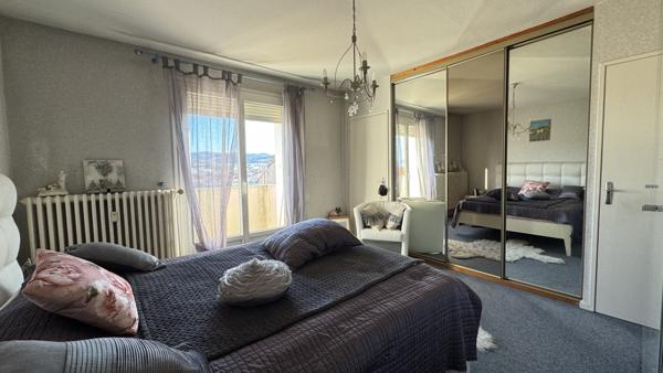 Saint-Étienne (42000) Appartement de type F4 de 95m2 avec jolie vue