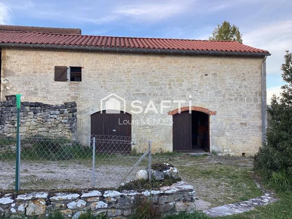 ancien corps de ferme en partie rénové