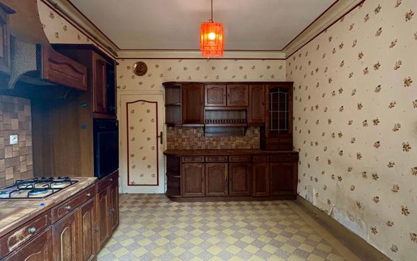 Maison à vendre    5 pièces •  Lussac-les-Églises