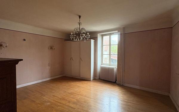 Maison à vendre    5 pièces •  Lussac-les-Églises