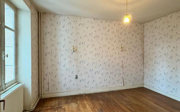 Maison à vendre    5 pièces •  Lussac-les-Églises